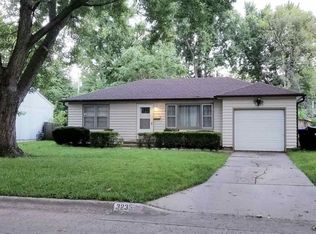 3235 SW Sena Dr, Topeka, KS 66604