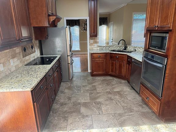 4th image of 198 Oakdale Rd SE