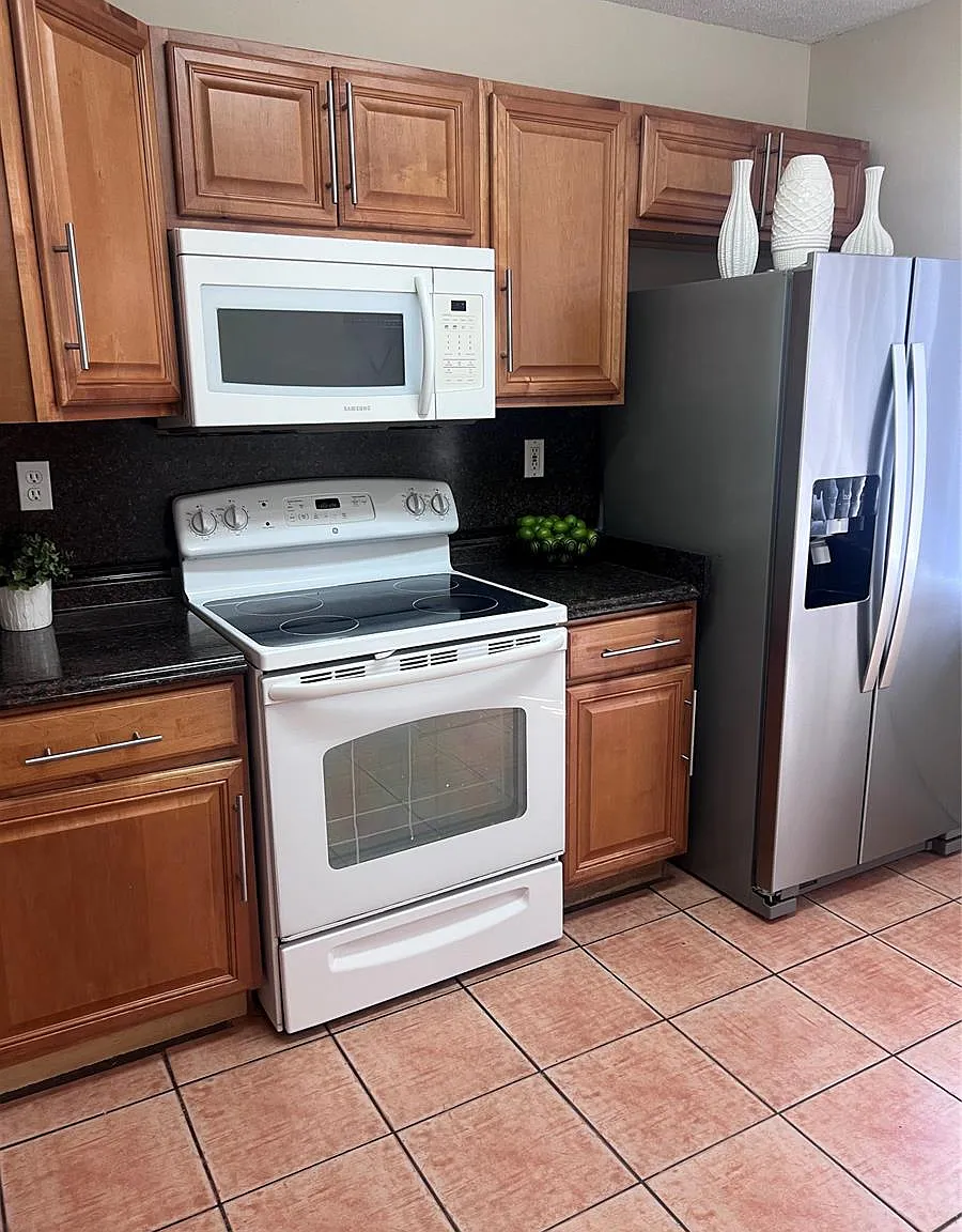 3 bed, 1263 sqft, $2,850 — Photo 2