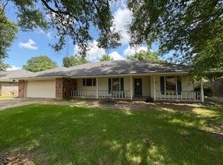 109 Country Club Dr, Benton, LA 71006