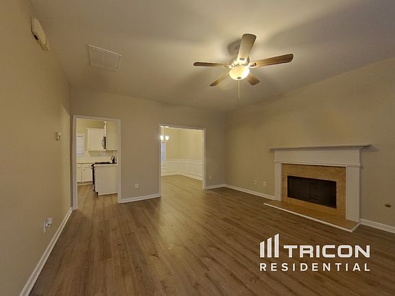 2nd image of 912 Lakeside Ct