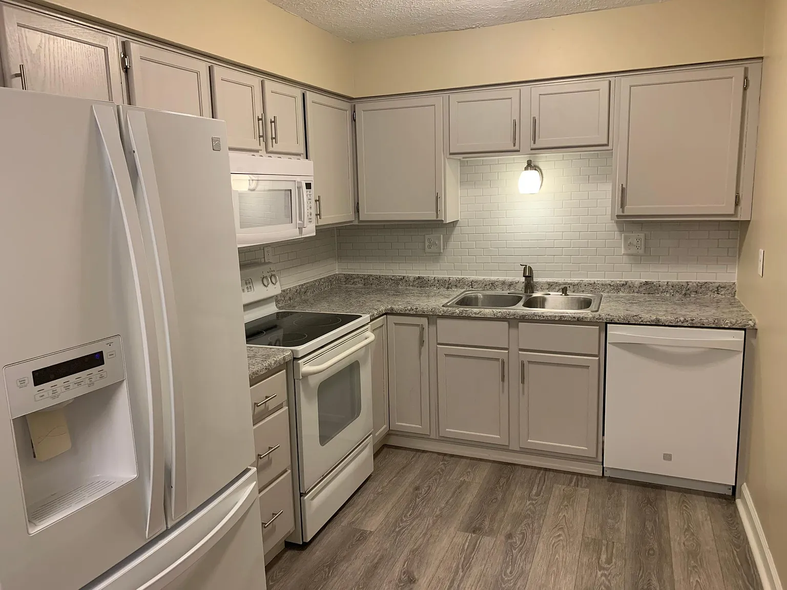 3 bed, 1.5 bath, 1100 sqft, $1,500 — Photo 3