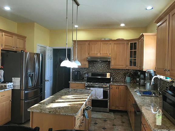 5th image of 215 McNair Cir