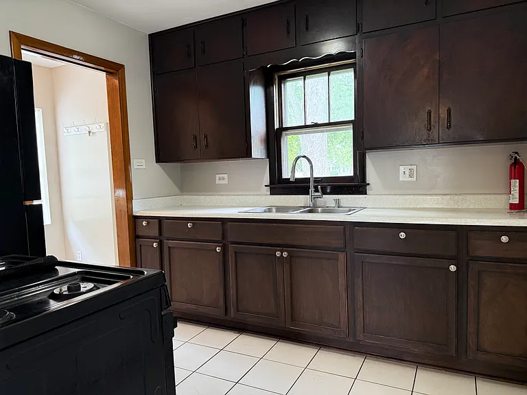 18403 Oakwood Ave — Photo 2