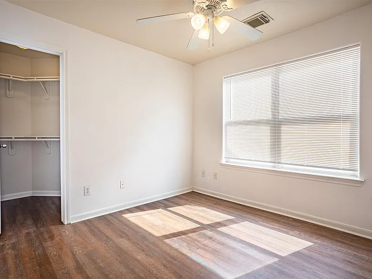 2220 Naomi St — Photo 25