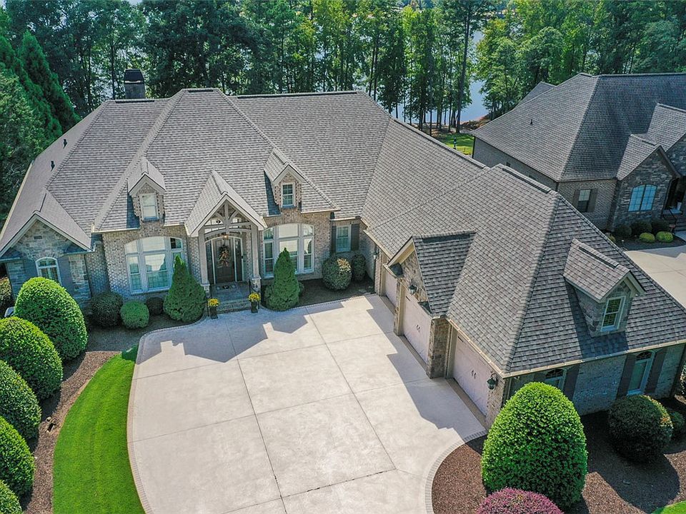 1st image of 114 Willowbend Dr