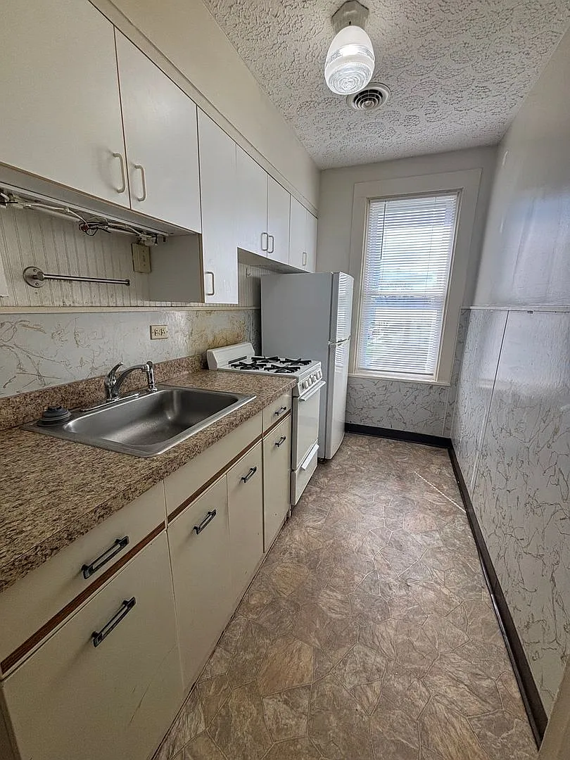 61 Columbia Ave — Photo 2