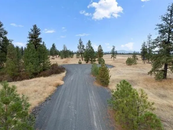 2103 E Red Barn Ln, Spangle, WA 99031