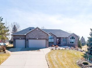 1930 Country Club Dr, Brookings, SD 57006