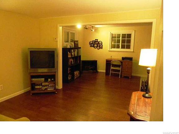 4th image of 160 Bellwood Ave