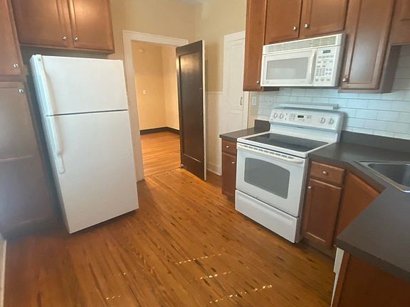 5th image of 422 McDaniel St #B