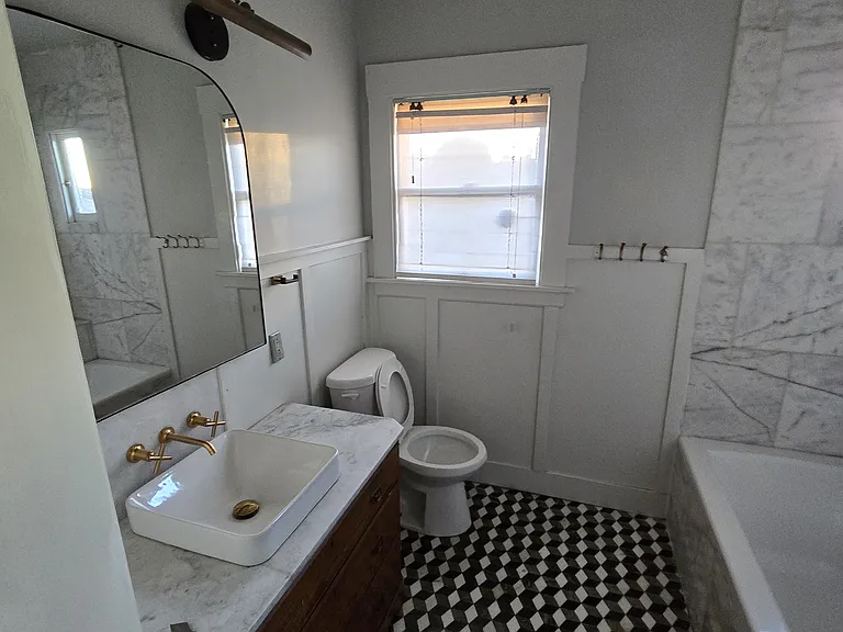 1179 Macarthur Blvd — Photo 3