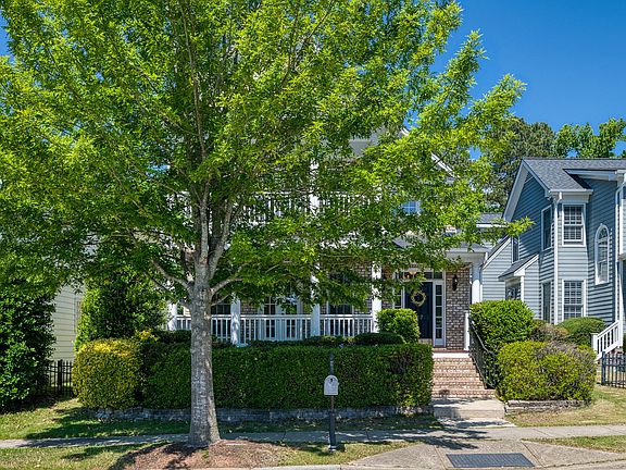 2nd image of 517 Commons Walk Cir