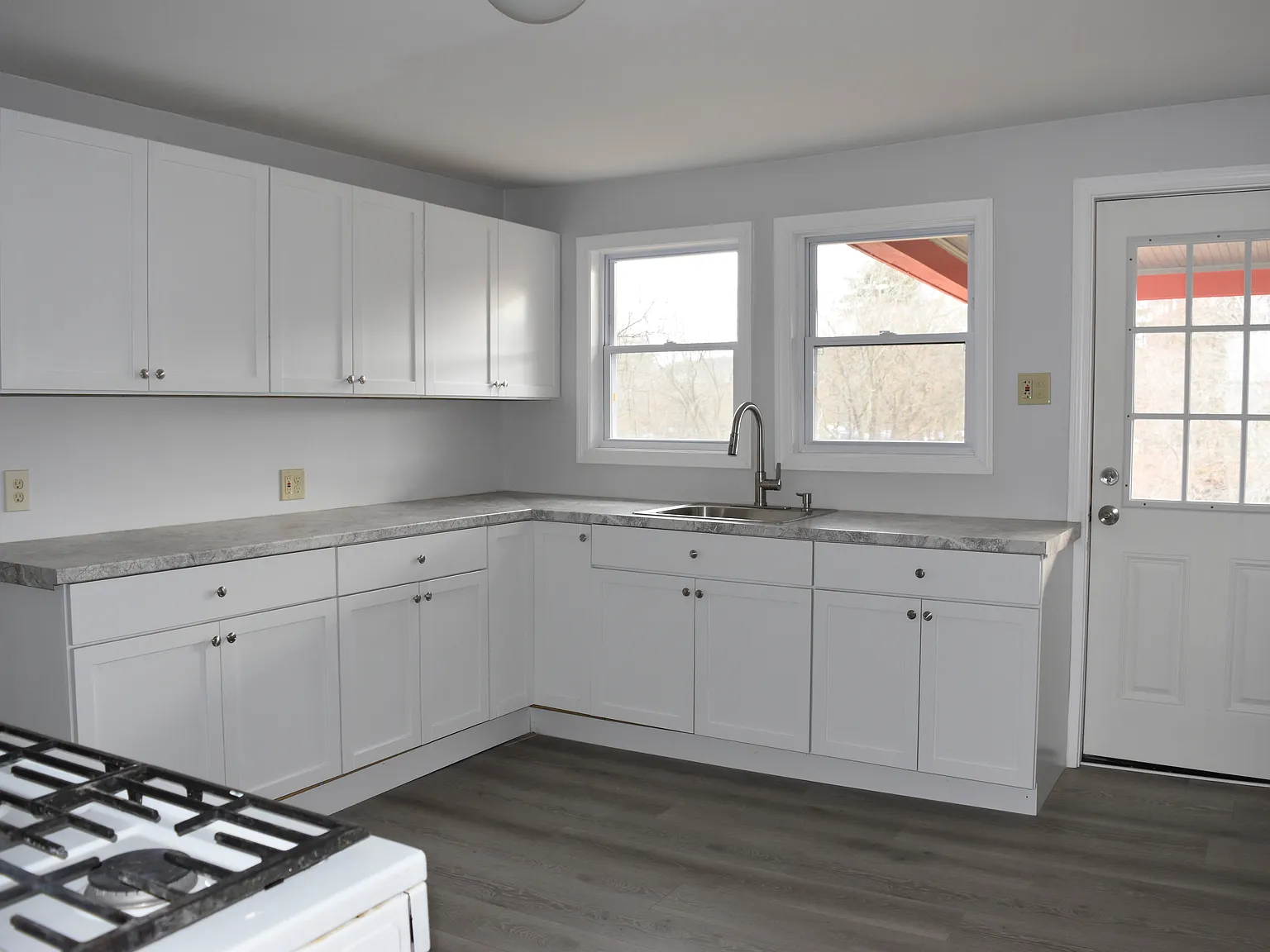 3 bed, $2,000 — Photo 1