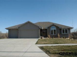 2907 Piney Creek Dr, Elkhorn, NE 68022