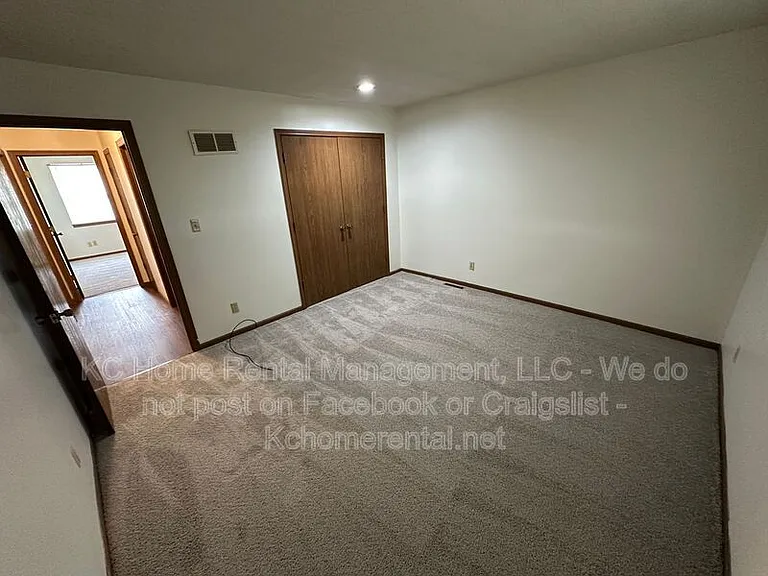 735 NE Barnes Dr #B — Photo 22