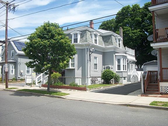 2nd image of 105 Eutaw Ave