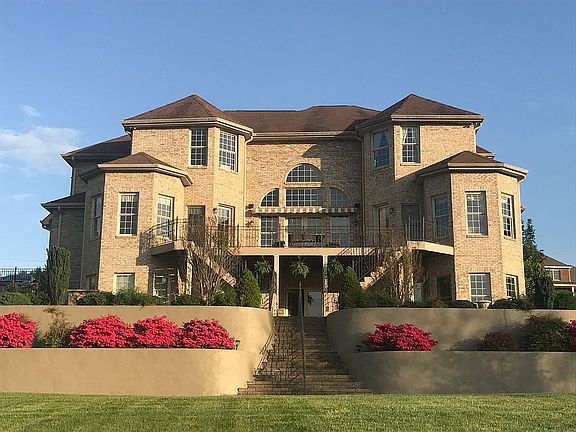 Golf course view of house