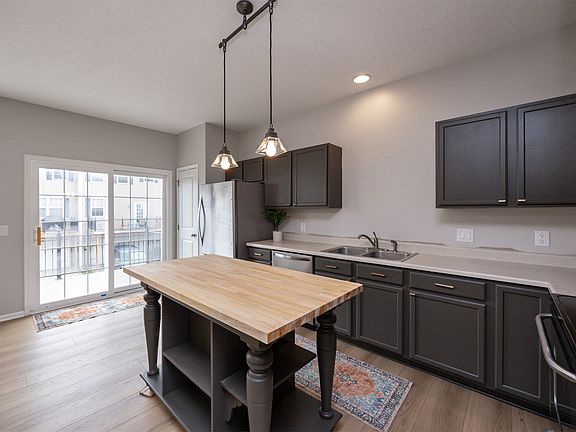 5th image of 928 NE Kamies Ln