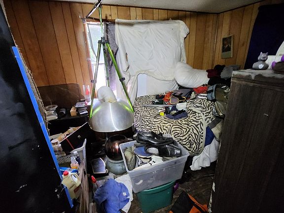 4th image of 608 Fir Ave