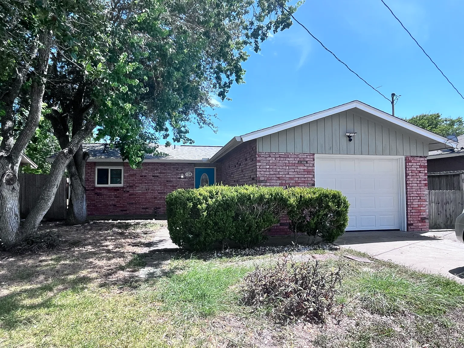 3 bed, 1.5 bath, 932 sqft, $1,800 — Photo 1