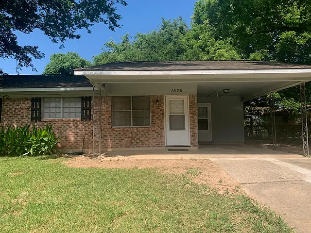 4 bed, 1.5 bath, 1430 sqft, $1,450 — Photo 1