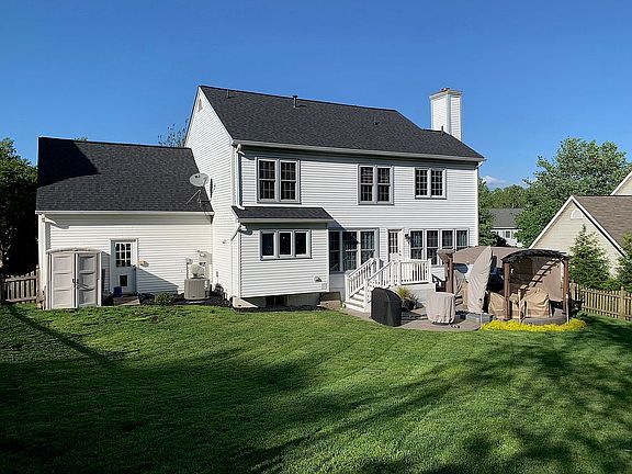 486 ft2 patio: seats 12