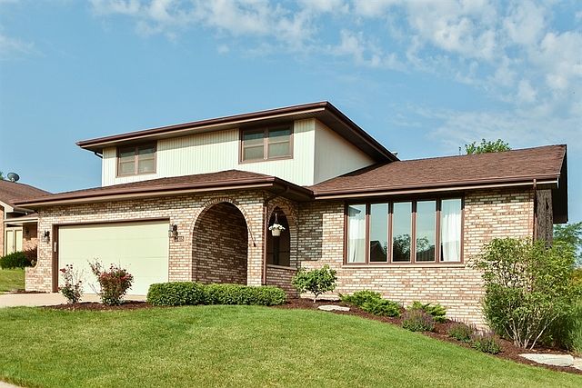 1st image of 17418 Derwent Ln