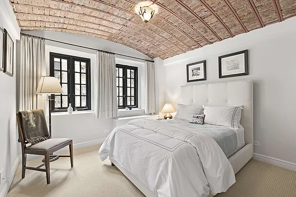 Sold by Compass | media 22