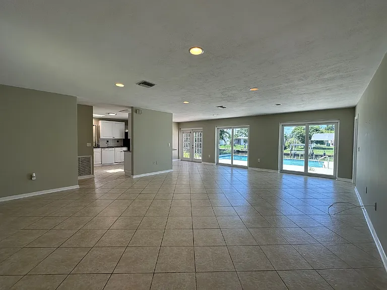 835 Conreid Dr NE — Photo 3