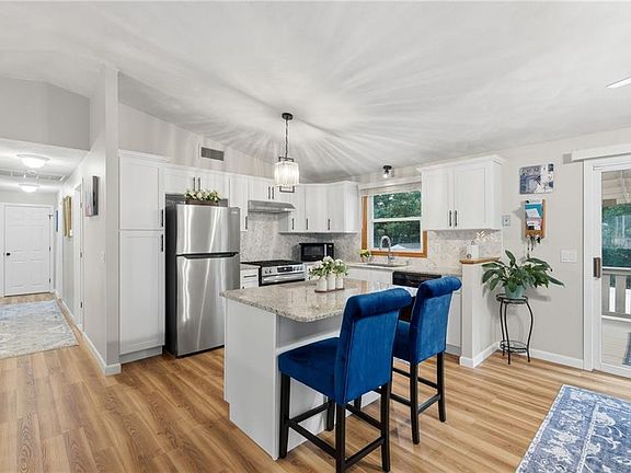 5th image of 9 Daisy Ct