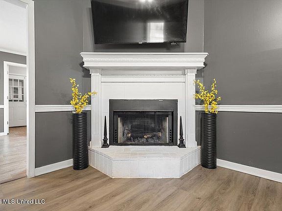 4th image of 400 Riverbend Dr