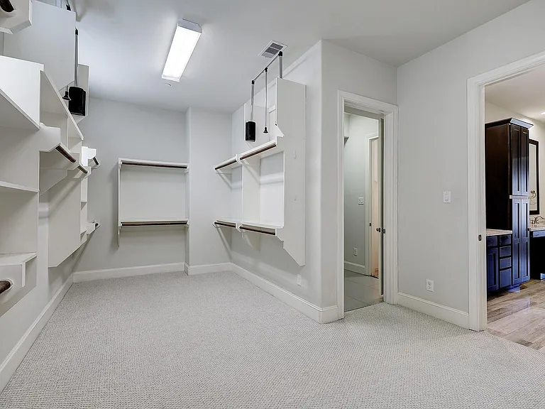 1110 Thompson St — Photo 23