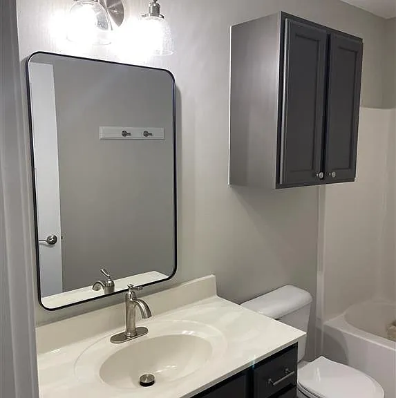 Second Full Bathroom w/Bathtub on Main Level