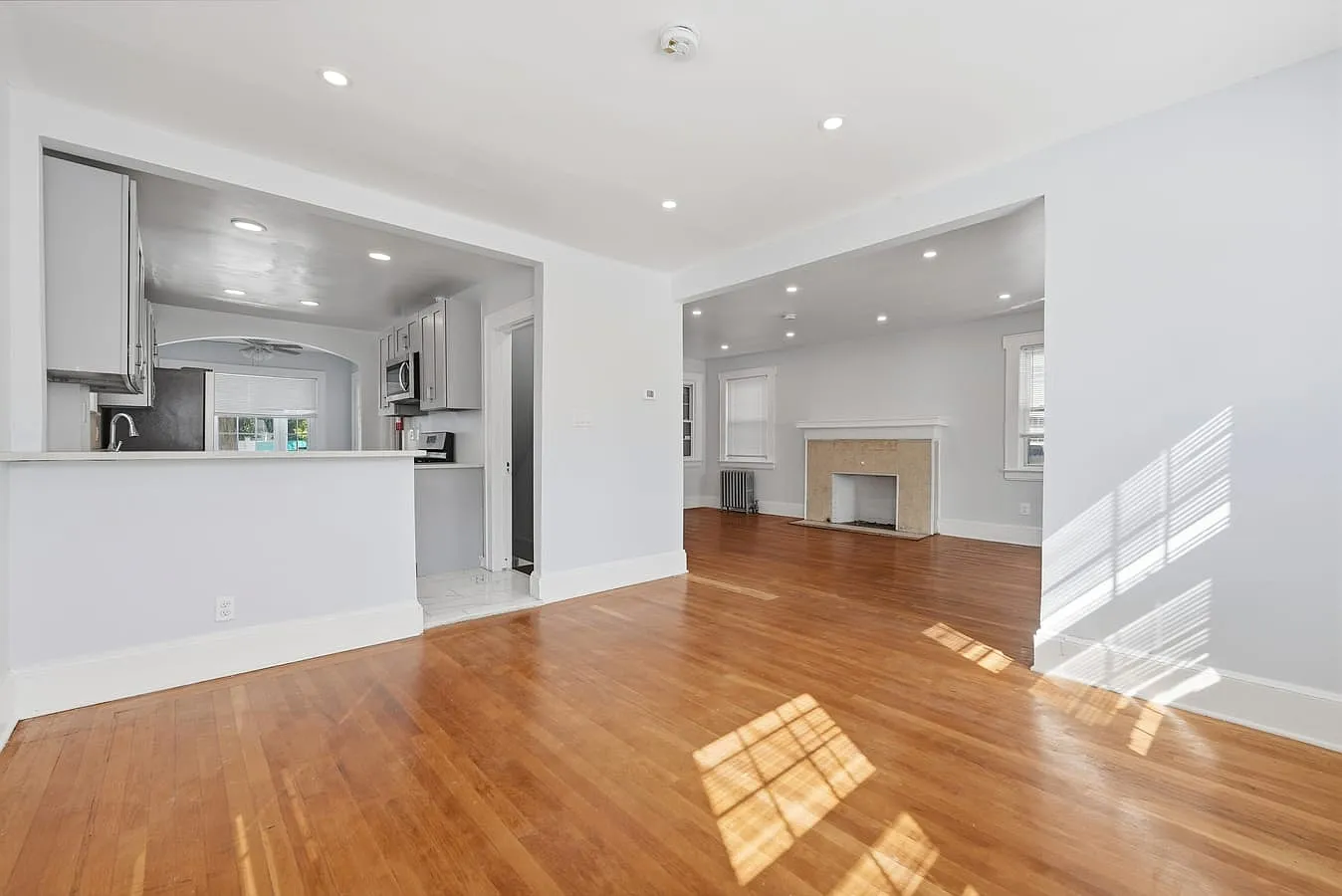 3 bed, 1949 sqft, $3,200 — Photo 3
