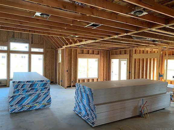 3rd image of 2580 S Piguet Ln