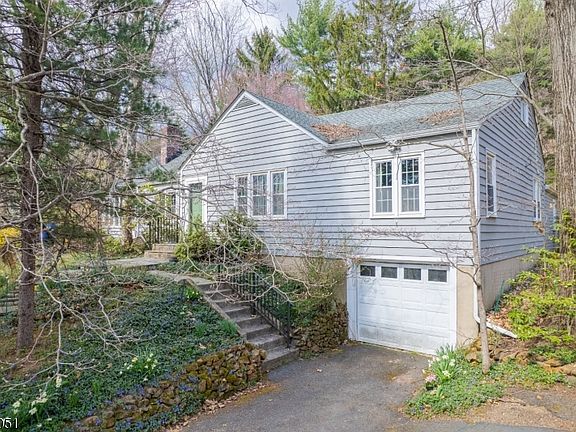 2nd image of 1417 Washington Valley Rd