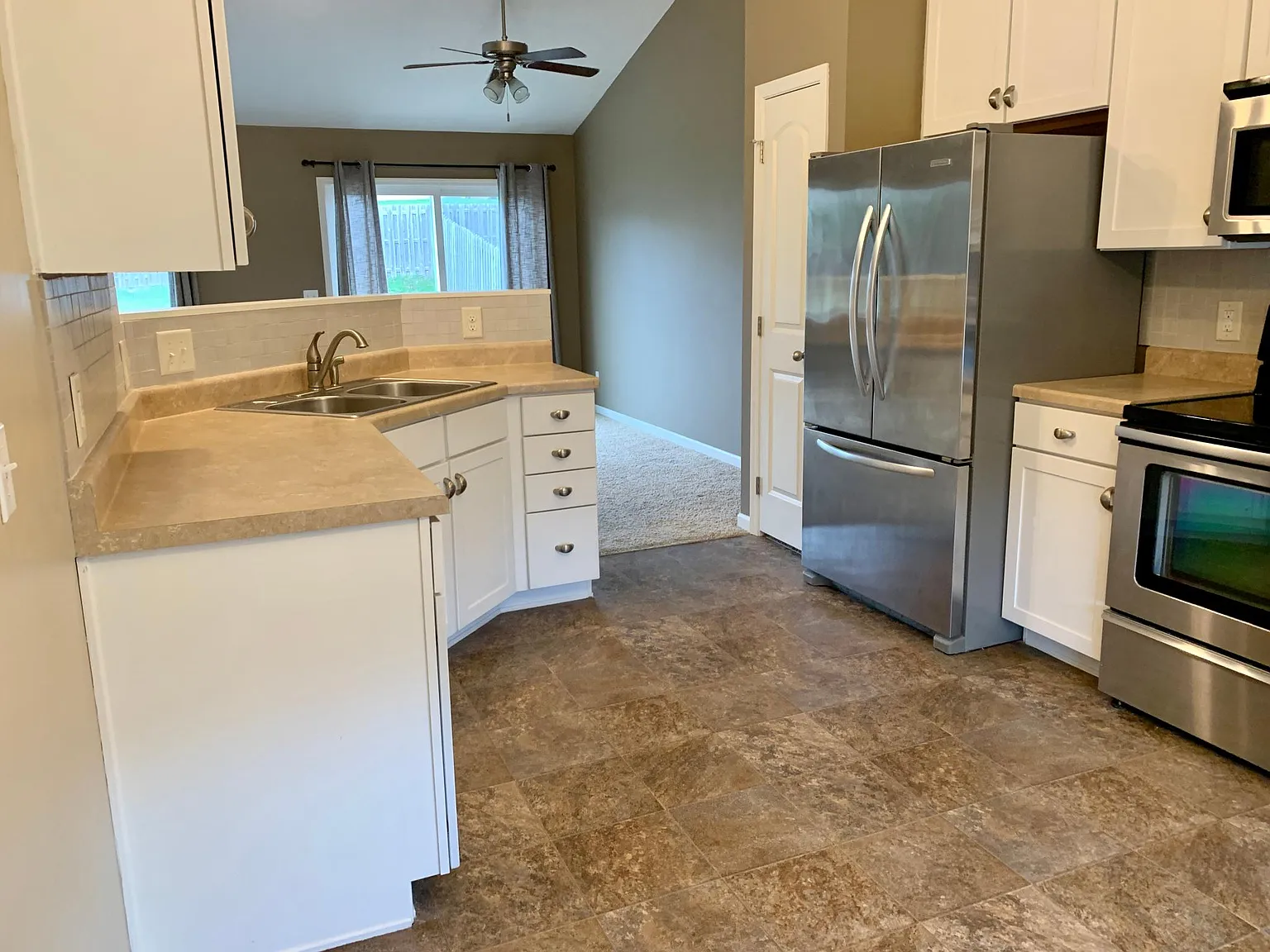 3 bed, 2.5 bath, 1543 sqft, $2,175 — Photo 3