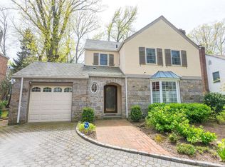 32 Welwyn Rd, Great Neck, NY 11021