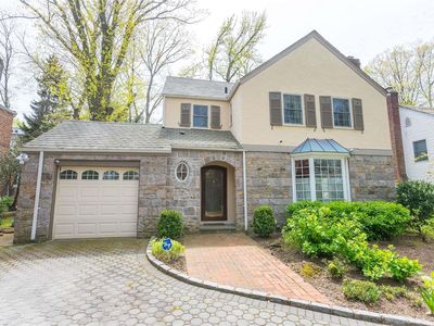 32 Welwyn Road, Great Neck, NY, 11021