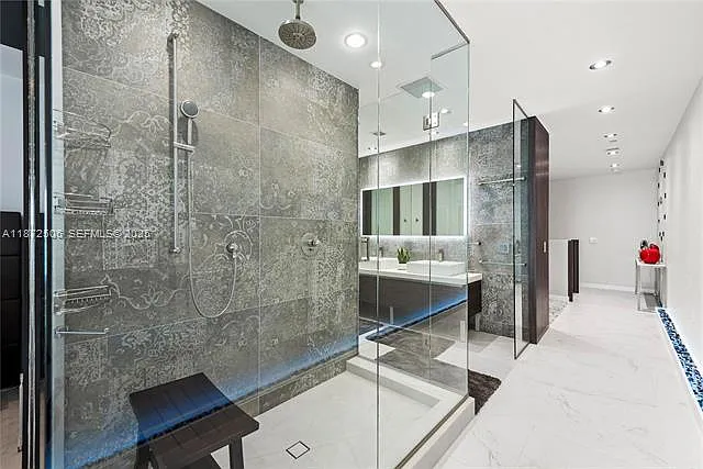 1100 Biscayne Blvd #LPH6105 — Photo 23