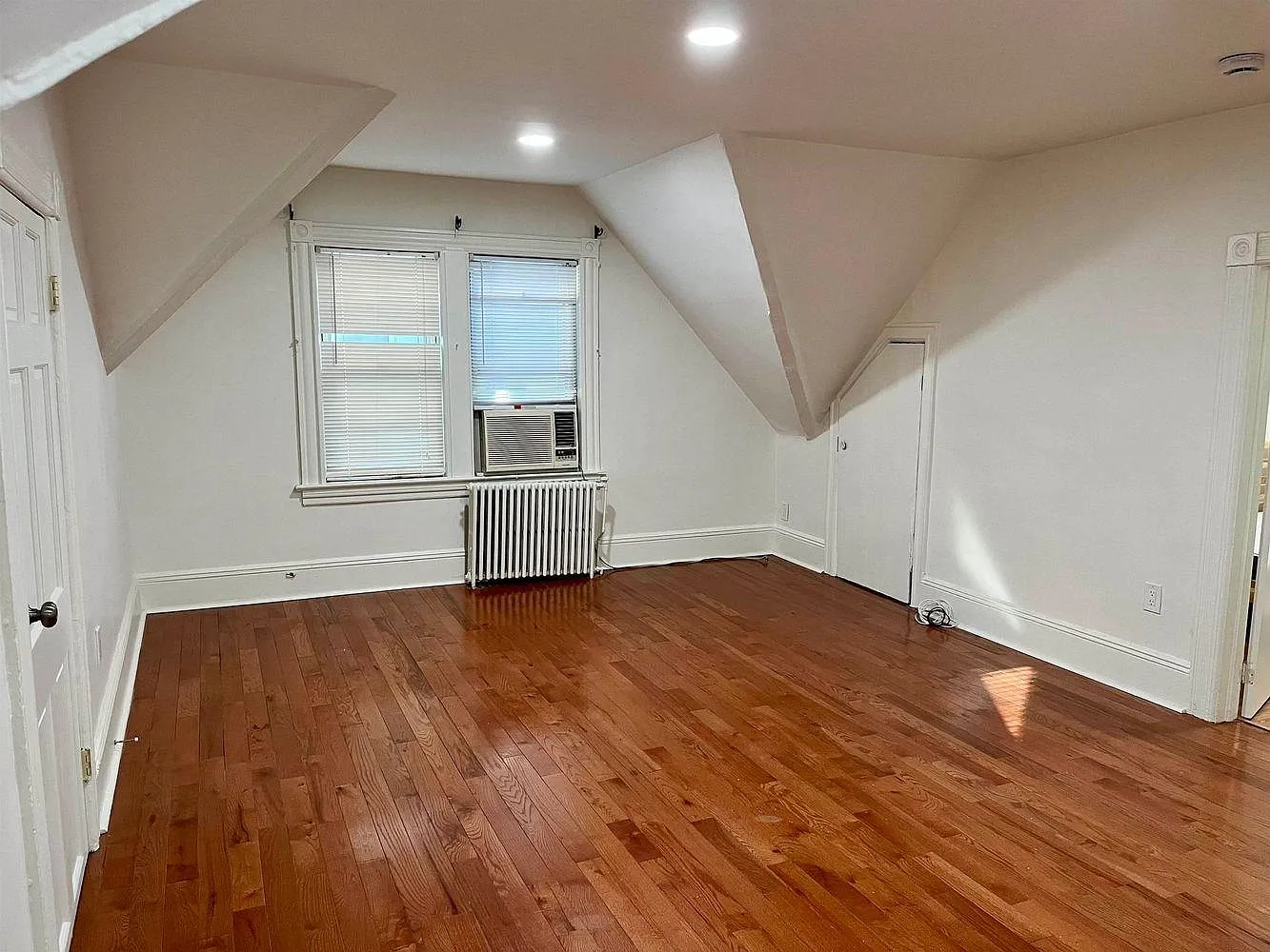 2 bed, 1.0 bath, $1,950 — Photo 4