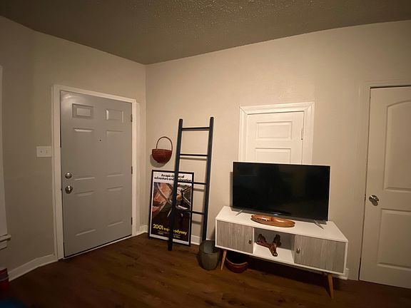 5th image of 1946 Fairmount Ave #102