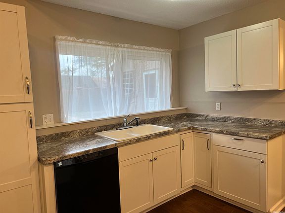 5th image of 603 Summit St