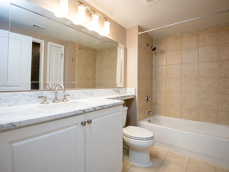 851 N Glebe Rd #203 — Photo 2