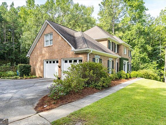 2nd image of 104 Monticlair Ct