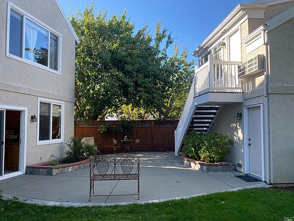 3rd image of 594 Versailles Ave