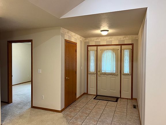 2nd image of 714 Skyview Cir