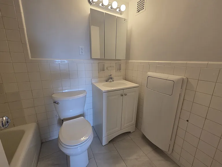 bright white full bath