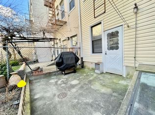 147 Norman Ave #R, Brooklyn, NY 11222